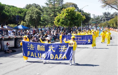 Image for article Kalifornien: Zuschauer in Newark würdigen Falun Dafa bei jährlicher Parade