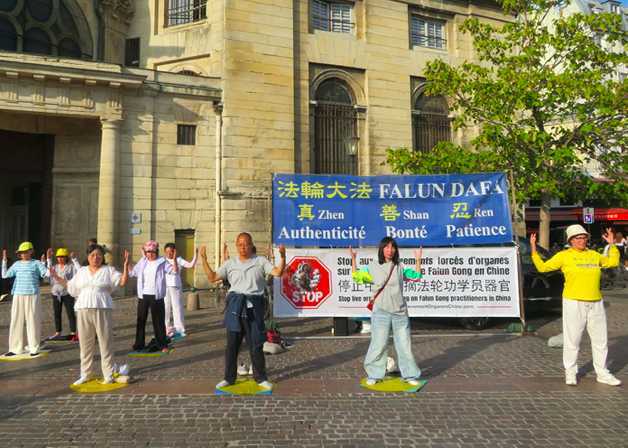Image for article Falun Gong in Paris: „Wir stehen mit ganzem Herzen an eurer Seite!“