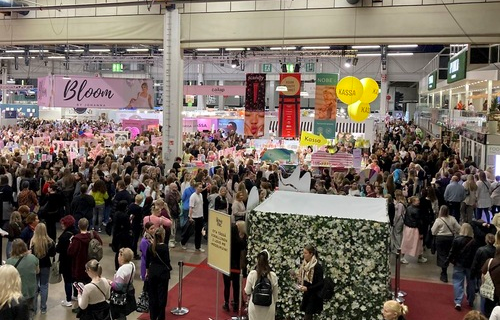 Image for article Finnland: Falun Dafa begeistert Besucher auf Nordeuropas größter Lifestyle-Messe in Helsinki