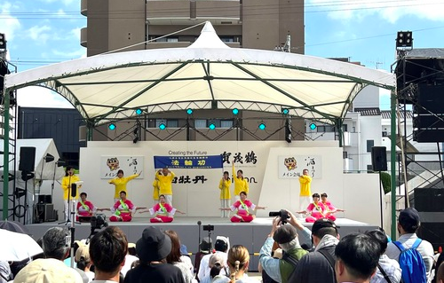 Image for article Hiroshima: Vorstellung von Falun Dafa auf japanischem Sake-Festival