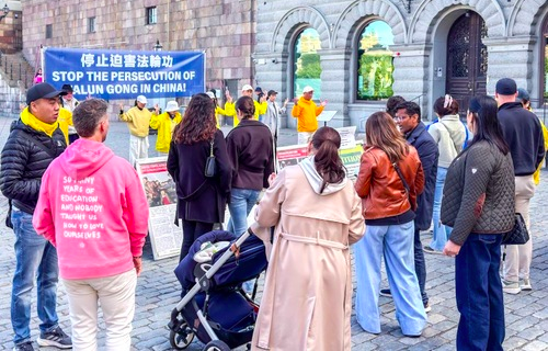 Image for article Chinesische Touristen in Stockholm bekunden ihre Unterstützung für Falun Dafa