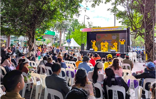 Image for article Sydney, Australien: Falun Dafa Besuchern des „Granny Smith Festivals“ präsentiert
