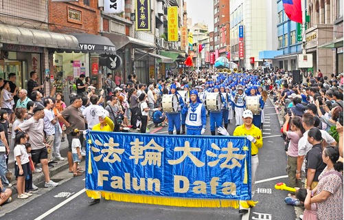 Image for article Taiwan: „Die Band ist von majestätischer Größe und Ausstrahlung“ – Tian Guo Marching Band beeindruckt beim Umzug in Neu-Taipeh