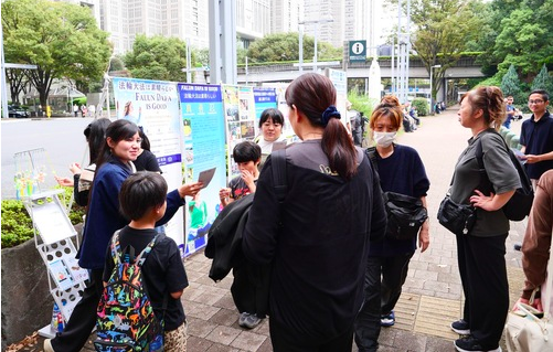 Image for article Tokio: Besucher des Festivals der vietnamesischen Kultur und Küche 2026 erfahren von Falun Dafa und verurteilen die Verfolgung